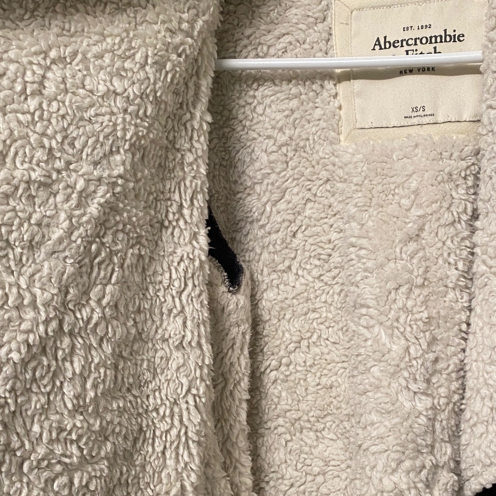 Abercrombie & Fitch Charcoal Jacket with Cream Fleece - Picture 6 of 6